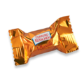 Ferrero Kusschen v zlati foliji z rdečim napisom. Idealno za sladko darilo.